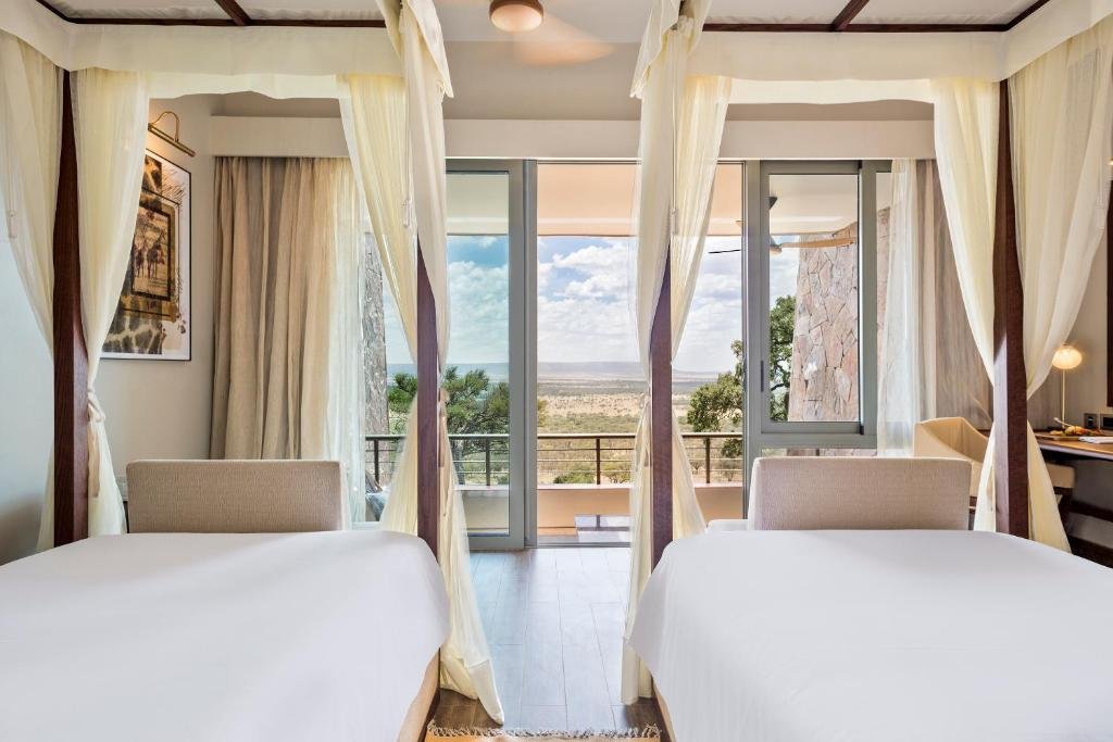 Dry Plains and Clear Skies - Tanzania safari in August