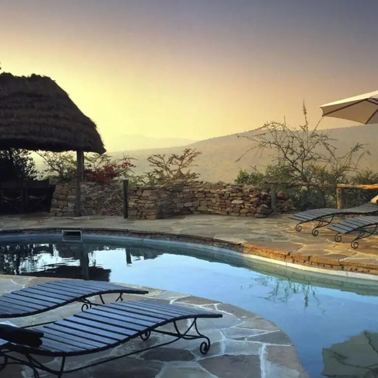 And Beyond Klein Camp, Camping Safari Vs Lodge Safari: Which To Choose, Best Luxury African Safari Resorts And Lodges