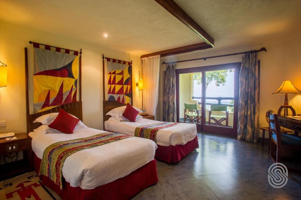 Lake Manyara Serena Lodge - Tanzania safari in November