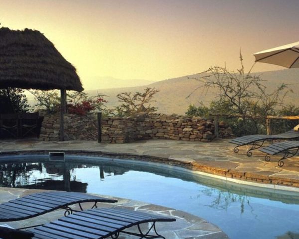 And Beyond Klein Camp, Camping Safari Vs Lodge Safari: Which To Choose, Best Luxury African Safari Resorts And Lodges